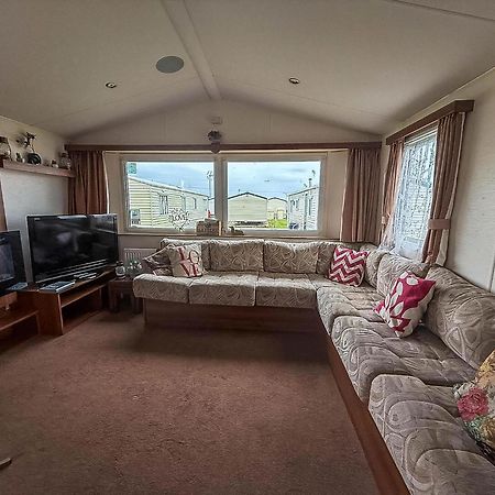 Great 8 Berth Caravan For Hire At St Osyth Beach In Essex Ref 28123Gc Clacton-on-Sea Exterior photo