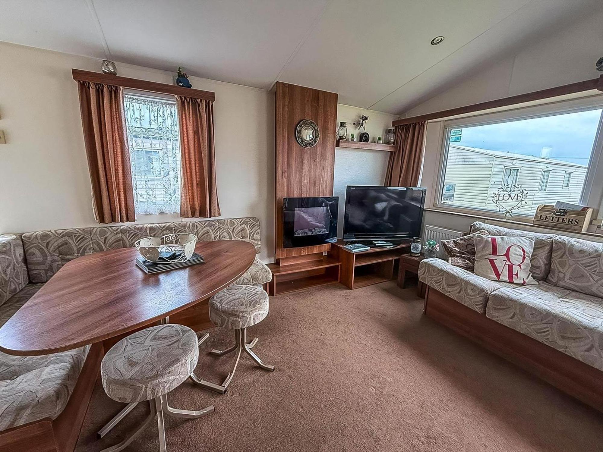 Great 8 Berth Caravan For Hire At St Osyth Beach In Essex Ref 28123Gc Clacton-on-Sea Exterior photo