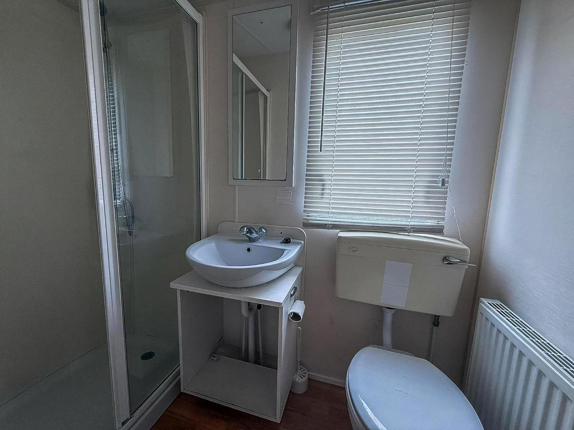Great 8 Berth Caravan For Hire At St Osyth Beach In Essex Ref 28123Gc Clacton-on-Sea Exterior photo